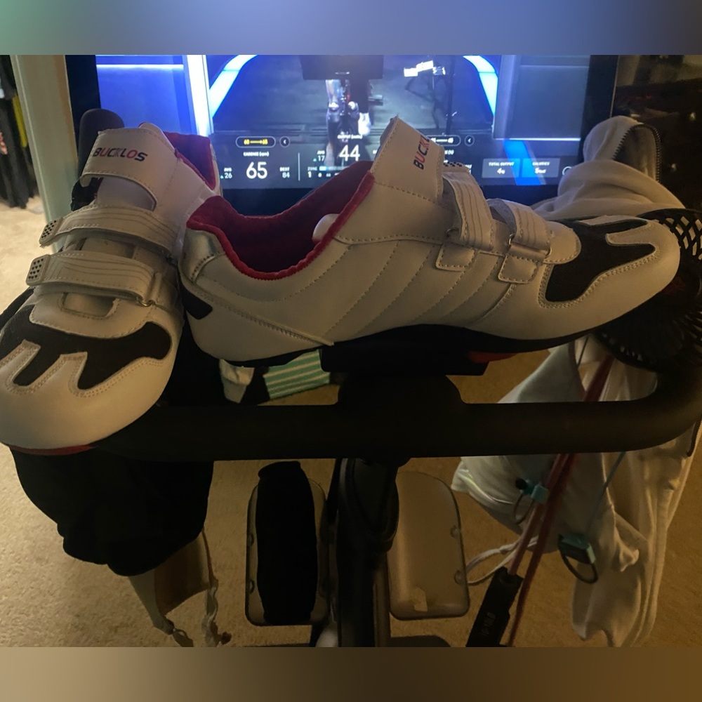 Cycle shoes with clips